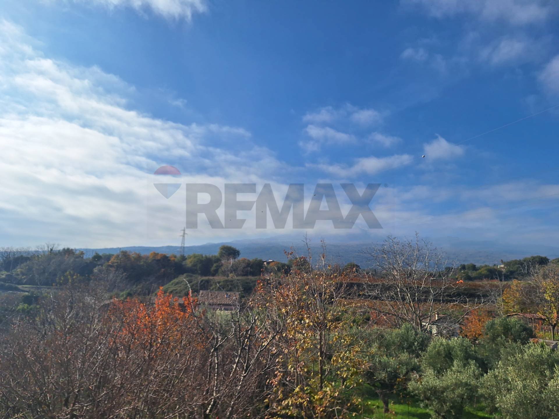 Vista delle montagne - Casa semi indipendente Via Castagne
snc, Piedimonte Etneo - foto 2