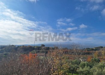 Vista delle montagne - Casa semi indipendente Via Castagne
 
snc, Piedimonte Etneo - foto 2