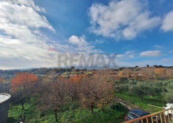 Vista delle montagne - Casa semi indipendente Via Castagne
 
snc, Piedimonte Etneo - foto 6