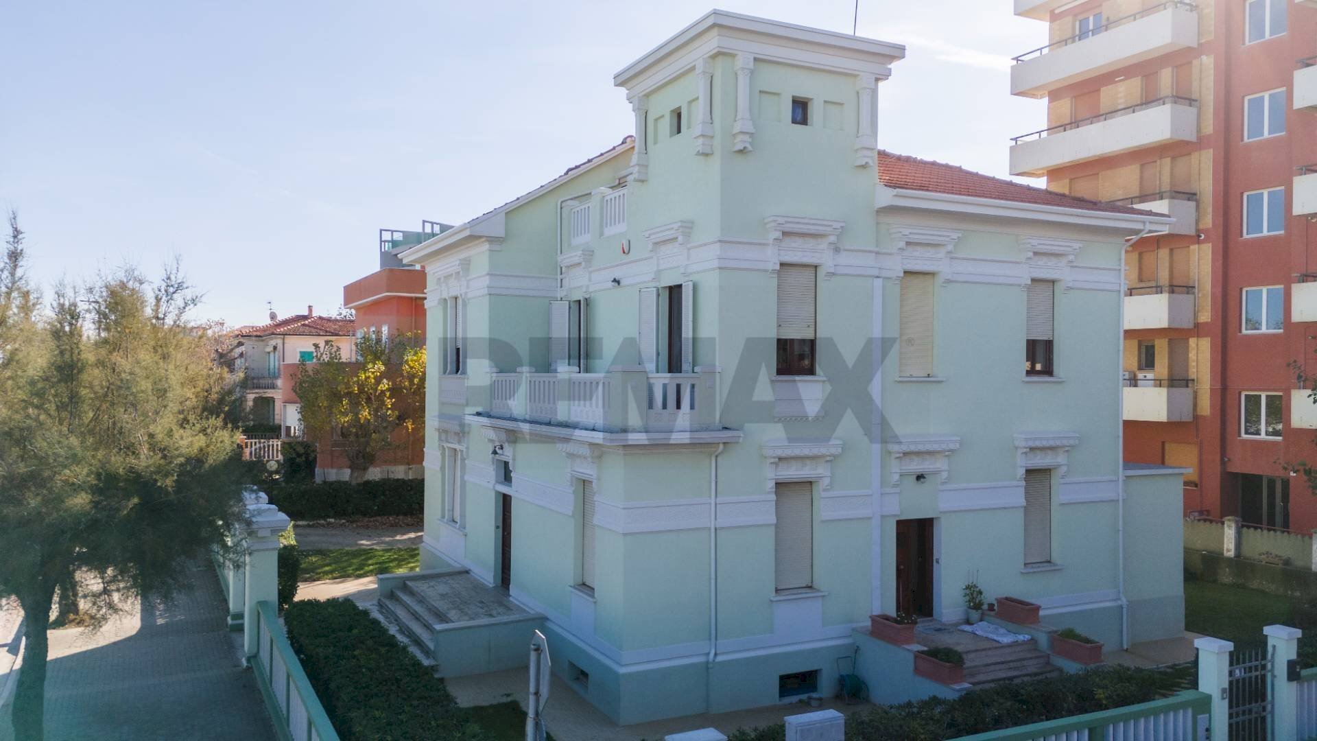 Edificio all\'aperto - Casa semi indipendente Lungomare Dante Alighieri
 
40, Senigallia - foto 1