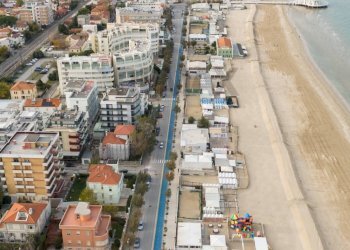 Edificio all\'aperto - Casa semi indipendente Lungomare Dante Alighieri
 
40, Senigallia - foto 5