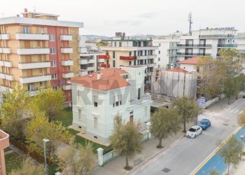 Edificio all\'aperto - Casa semi indipendente Lungomare Dante Alighieri
 
40, Senigallia - foto 9