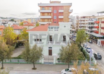 Edificio all\'aperto - Casa semi indipendente Lungomare Dante Alighieri
 
40, Senigallia - foto 10