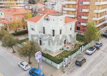 Edificio all\'aperto - Casa semi indipendente Lungomare Dante Alighieri
 
40, Senigallia - foto 12