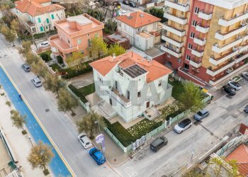 Edificio all\'aperto - Casa semi indipendente Lungomare Dante Alighieri
 
40, Senigallia - foto 15