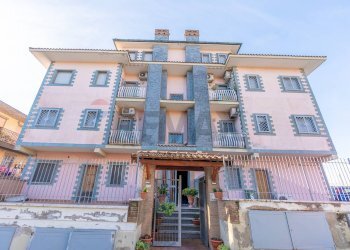 Edificio all\'aperto - Trilocale via Dell'Acqua Vergine
 
211, Roma - foto 1