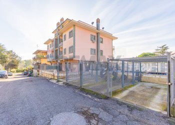 Edificio all\'aperto - Trilocale via Dell'Acqua Vergine
 
211, Roma - foto 32