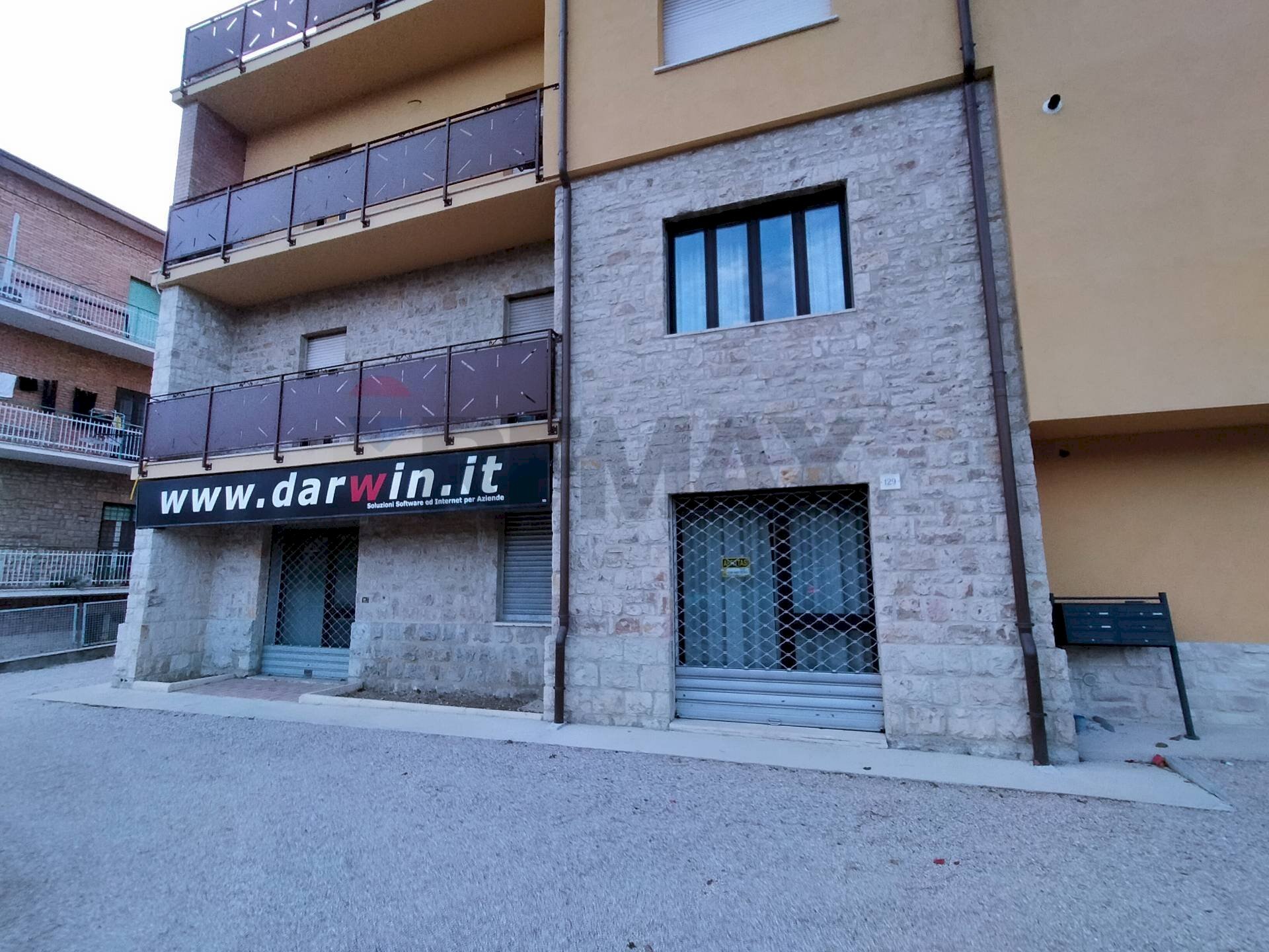 Edificio all\'aperto - Ufficio Via Della Madonna Alta
 
129, Perugia - foto 2