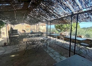 Terrazza - Locale Commerciale Largo Santa Maria
3, Paciano - foto 2