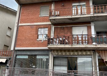 Edificio all\'aperto - Commercial Premises Via Santa Maria della Spina
 
10, Assisi - photo 2