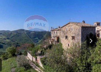 Vista delle montagne - Casa indipendente Via Porta Nuova
 
4, Gualdo Cattaneo - foto 1