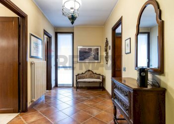 Hall / corridoio - Villa a Schiera via peucher
 
3, Besana in Brianza - foto 37