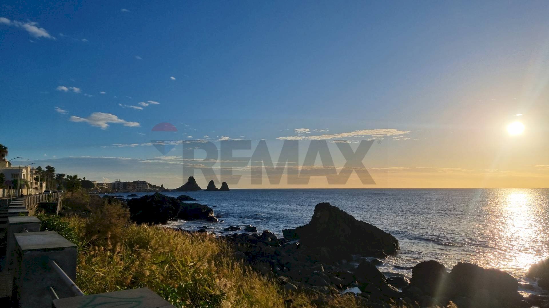 Vista dell\'acqua - Magazzino Via Fornace
 
49, Aci Castello - foto 1