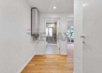 Hall / corridoio - Three-room apartment via federico jarach
 
1, Milano - photo 5