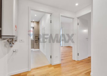 Hall / corridoio - Three-room apartment via federico jarach
 
1, Milano - photo 6