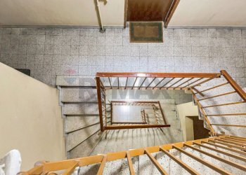 Scale - Three-room apartment via federico jarach
 
1, Milano - photo 19