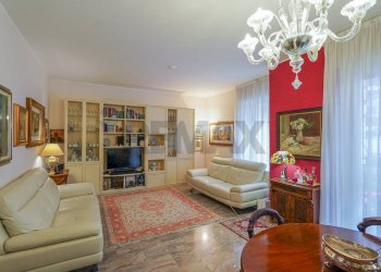 Sala da pranzo - Trilocale Via Antonio Locatelli
 
29, Bergamo - foto 8