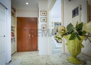 Hall / corridoio - Trilocale Via Antonio Locatelli
 
29, Bergamo - foto 24