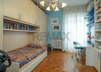 Camera / camera da letto - Trilocale Via Antonio Locatelli
 
29, Bergamo - foto 36