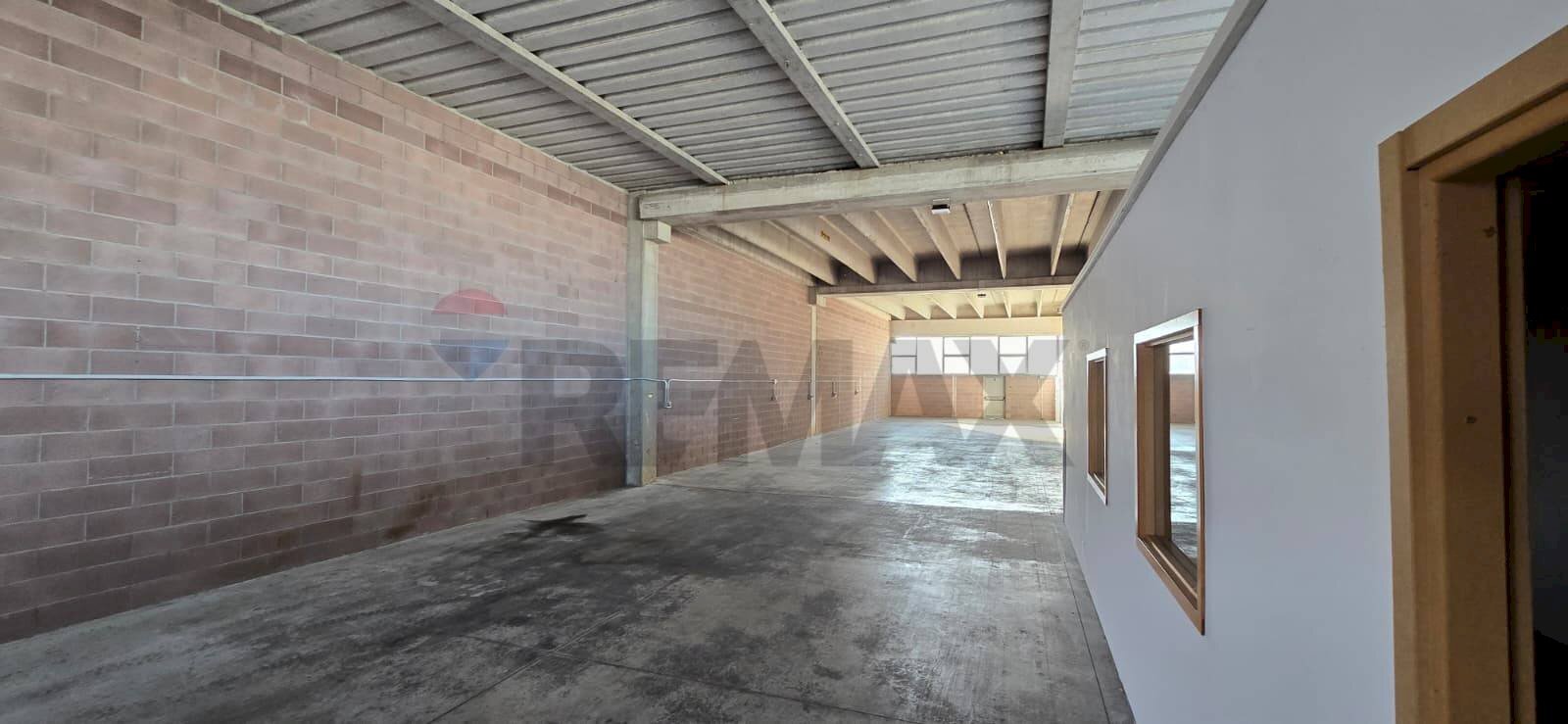 Parcheggio - Capannone Strada Statale 16
 
2098, Polesella - foto 1