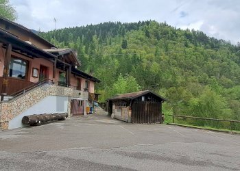 Casa all\'aperto - Locale Commerciale Via Conte
 
42, Lamon - foto 8