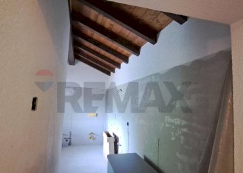 Stanza vuota - Locale Commerciale Via Conte
 
42, Lamon - foto 14