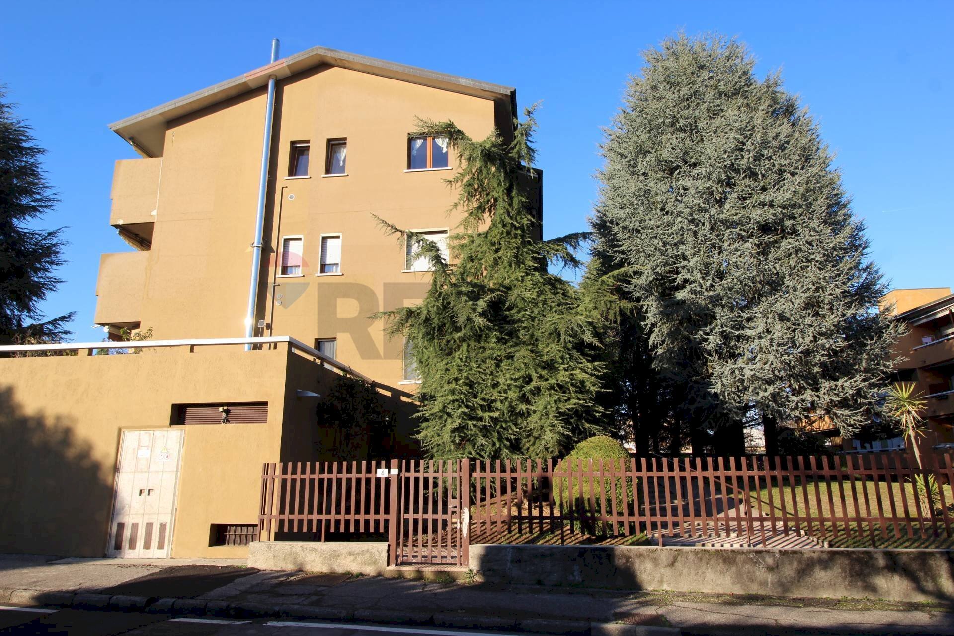 Edificio all\'aperto - Two-room apartment via banfi
 
4, Mezzago - photo 1