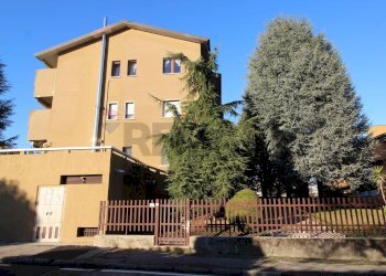 Edificio all\'aperto - Bilocale via banfi
 
4, Mezzago - foto 1