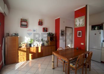 Sala da pranzo - Bilocale via banfi
 
4, Mezzago - foto 4