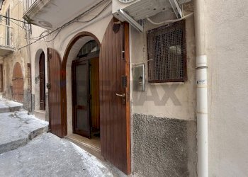 esterno - Bilocale Via Diaz
 
26, Vieste - foto 15