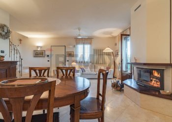 Sala da pranzo - Appartamento via cellini
 
28, Albenga - foto 11