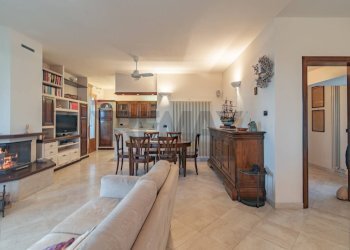 Sala da pranzo - Appartamento via cellini
 
28, Albenga - foto 16