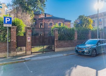 Edificio all\'aperto - Villa Via Bottini
 
4, Gallarate - foto 72