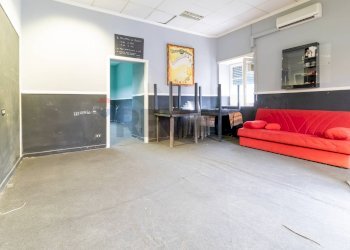 Sala da pranzo - Negozio Via Dell' Osteria Del Finocchio
 
16, Roma - foto 3