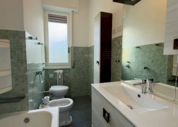 Bagno finestrato - Two-room apartment Via Ippolito Nievo
25, Sesto San Giovanni - photo 13