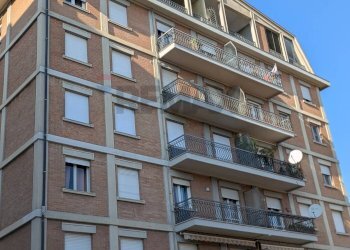 Edificio all\'aperto - Three-room apartment Via Roma
 
2, Bagnolo in Piano - photo 1