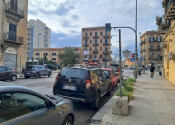 Edificio all\'aperto - Appartamento Via Gian Filippo Ingrassia
 
6/8/12, Palermo - foto 55