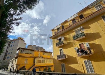 Edificio all\'aperto - Trilocale Napoli - foto 1