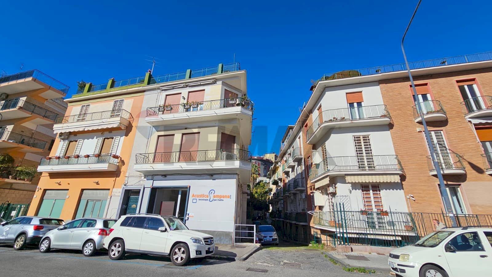 Edificio all\'aperto - Commercial Premises Napoli - photo 1