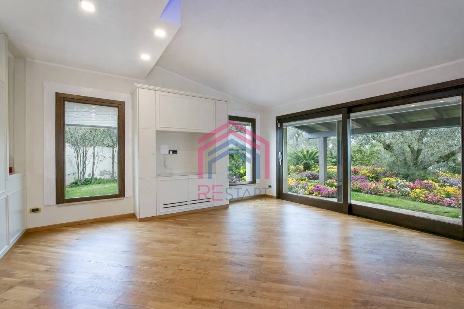 Foto 1 - Villa Viale Ascanio
 
36, Pomezia - photo 1