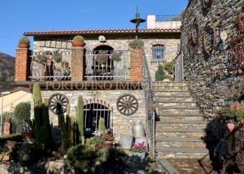 Facciata - Villa piazza Santa Margherita, 1A, Avegno - foto 30