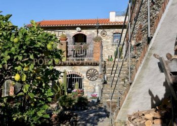 Facciata - Villa piazza Santa Margherita, 1A, Avegno - foto 31