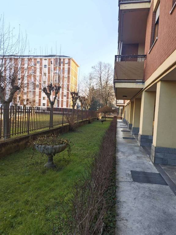 Giardino - Quadrilocale via Giuseppe Ungaretti, Asti - foto 2