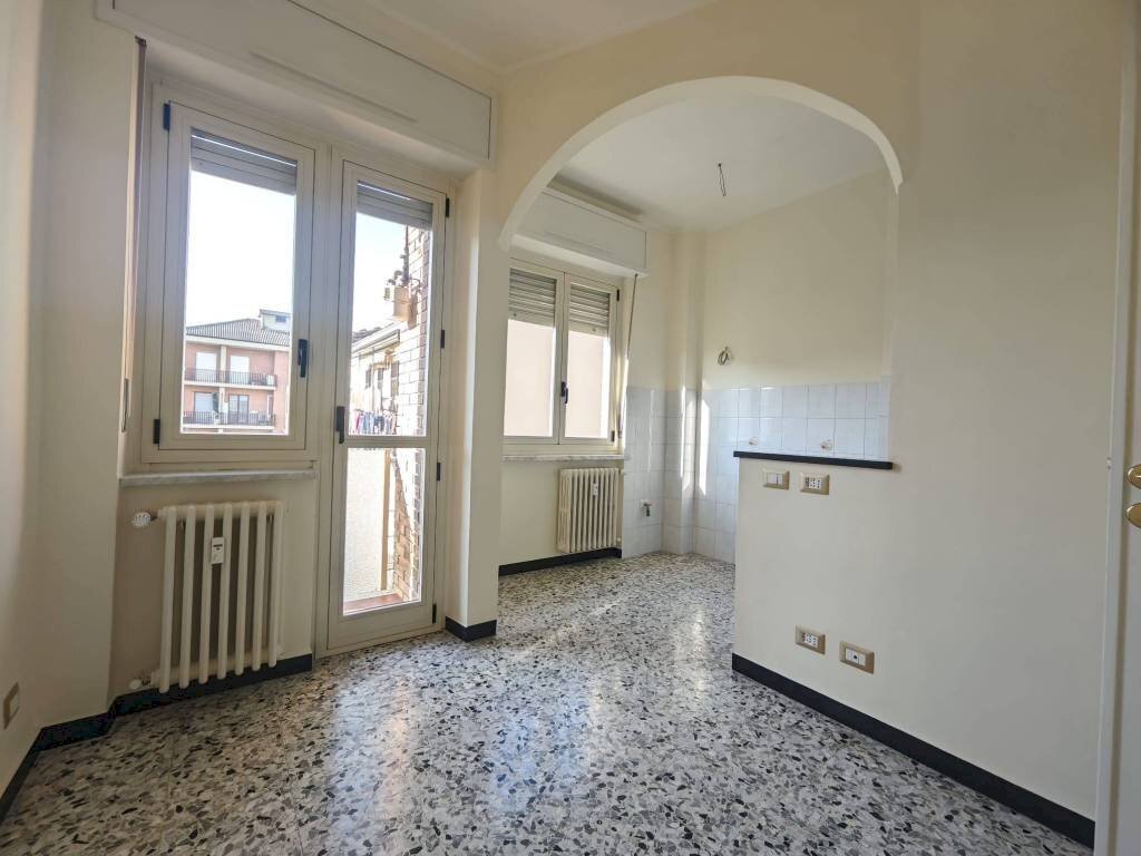 Salone - Trilocale via Giorgio Basta, Asti - foto 1