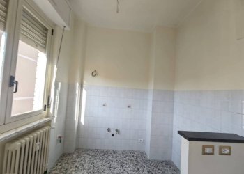 Cucina - Trilocale via Giorgio Basta, Asti - foto 2