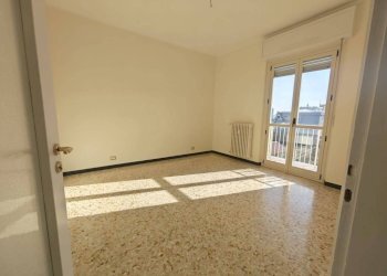 Camera da letto - Three-room apartment via Giorgio Basta, Asti - photo 6