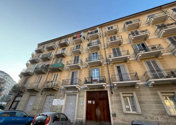 Facciata - Bilocale via Tronzano, 28, Torino (zona Rebaudengo) - foto 1