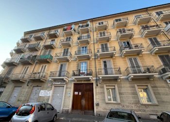 Facciata - Bilocale via Tronzano, 28, Torino (zona Rebaudengo) - foto 2