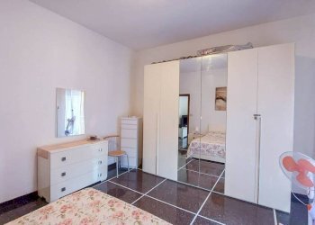 Camera da letto - Bilocale via delle Gavette, Genova (zona Staglieno) - foto 24