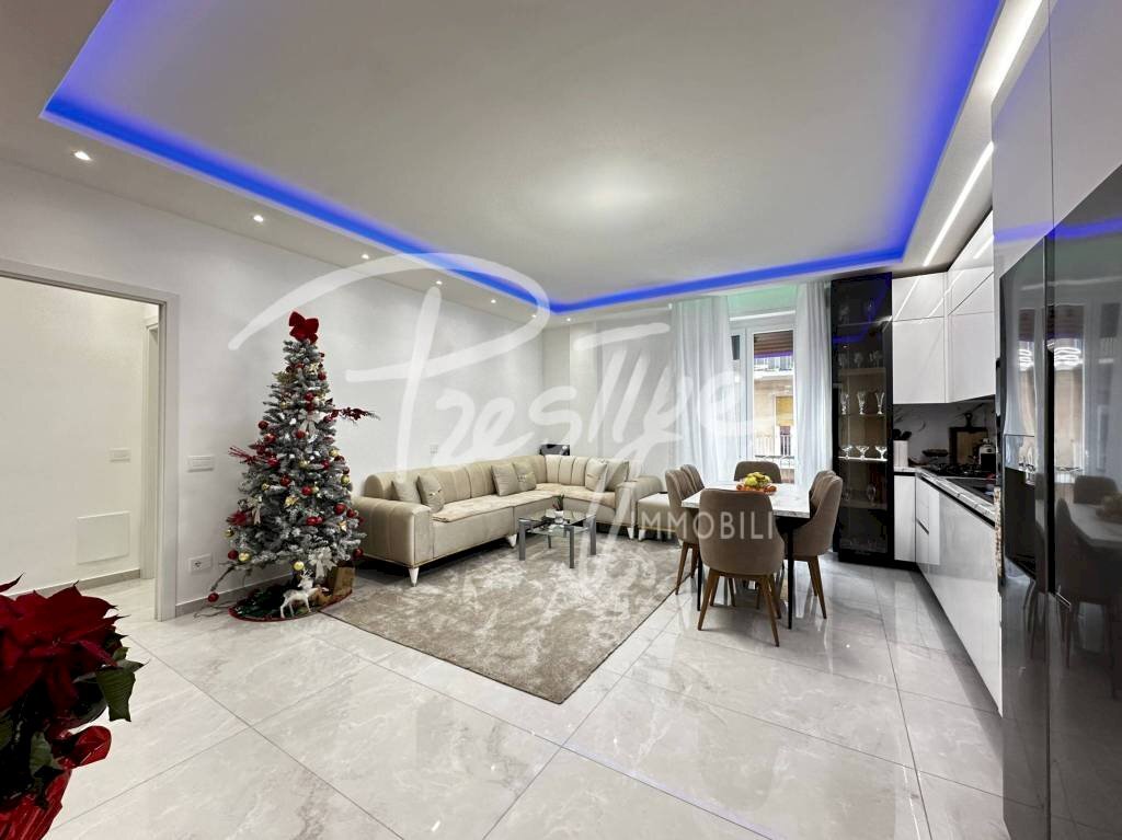 Salone - Quadrilocale piazza Caduti per la Libertà, La Spezia - foto 3